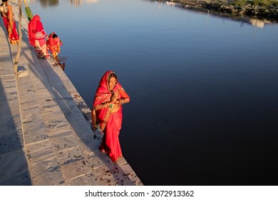 November 10, 2021. Kathmandu, Nepal. Devotees worship the setting sun on the occasion of the Hindu festival of chhath puja on the banks of the river Bagmati in Kathmandu 