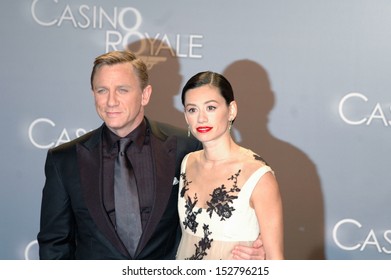 NOVEMBER 21, 2006 - BERLIN: Daniel Craig With Satsuki Mitchell At The German Premiere Of The James Bond Film 