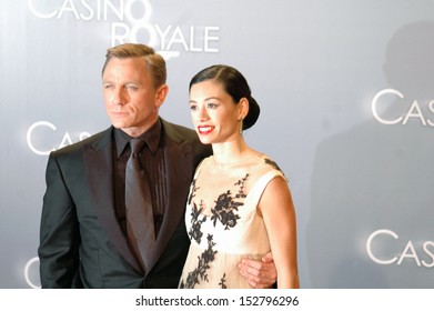 NOVEMBER 21, 2006 - BERLIN: Daniel Craig With Satsuki Mitchell At The German Premiere Of The James Bond Film 