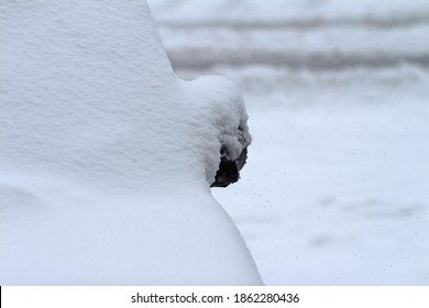 November 22, 2020 - Mississauga, Ontario Canada. A Sudden Snowstorm Hit In The Greater Toronto Area.