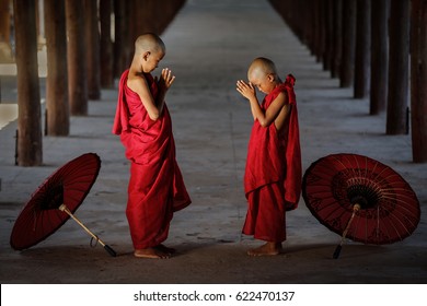 November 4, 2017 Novice monks raise their hands to greet each other. Before going to class.MONK  Southeast Asian young  Buddhist monk In one of the temples in Burma, 