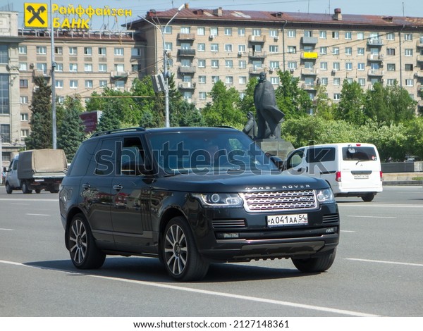 Novosibirsk, Russia, may 26 2021: private awd\
all-wheel 4wd 4x4 drive big black metallic color british GB sport\
crossover new Land Rover Range Rover SWB luxury car SUV drive city\
urban main street