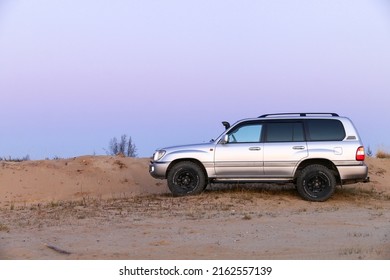 Novyy Urengoy, Russia - May 28, 2022: Offroad Car Toyota Land Cruiser 100 In A Sand Desert During A Polar Day.