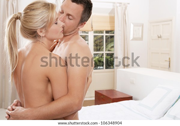 Nude Couple Hugging Bedroom Stockfoto Jetzt Bearbeiten