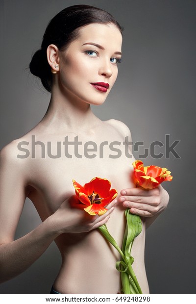 Nude Naked Girl Tulips Flowers Hand à¸ à¸²à¸žà¸ªà¸•à¹‡à¸­à¸ (à¹à¸à¹‰à¹„à¸‚à¸•à¸­à¸™à¸™à¸µà¹‰ ...