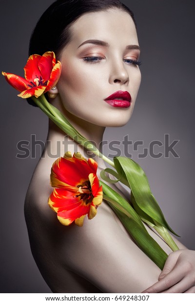 Nude Naked Girl Tulips Flowers Hand Foto De Stock 649248307 Shutterstock