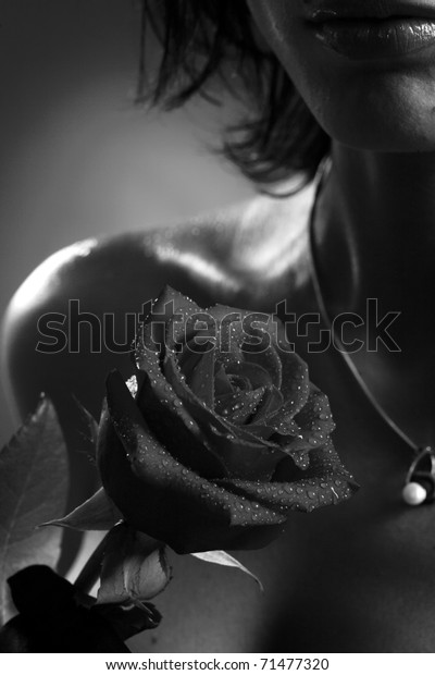 Rose black nude