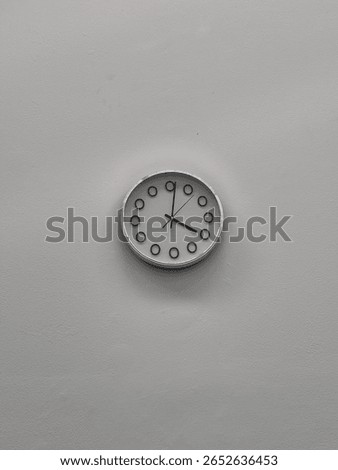 Null Clock at The Art Gallery