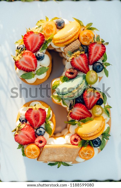 Gateau Numero 3 Gateau Aux Fruits Photo De Stock Modifiable