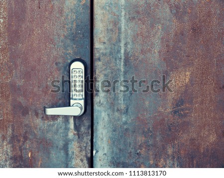number buttom for security code to lock and unlock door to get inside