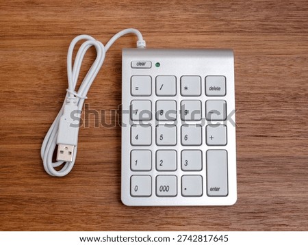 A numeric keypad on a computer placed on a table