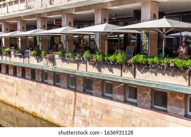 Nuremberg, Germany, On August 21, 2018. People Have Rest In Typical Cafe In Old Town