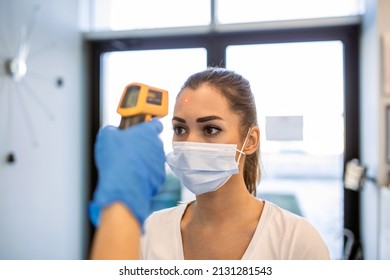 983 Nurse taking temperature Images, Stock Photos & Vectors | Shutterstock