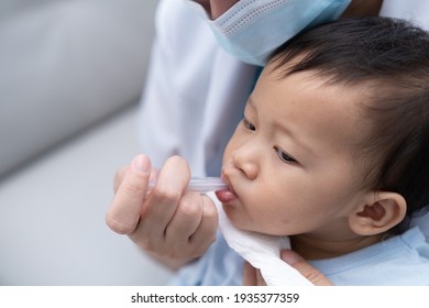 Nurse Is Entering Medicine Sick Child And Suffering Fever Heat By Using A Syringe. 