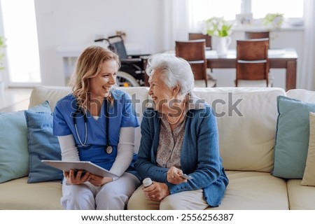 Nurse explaining to elderly patient how to take prescribed medication.
