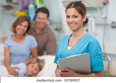 Nurse Holding A Clipboard Next To A Family In Hospital Ward, Healthcare Workers In The Coronavirus Covid19 Pandemic