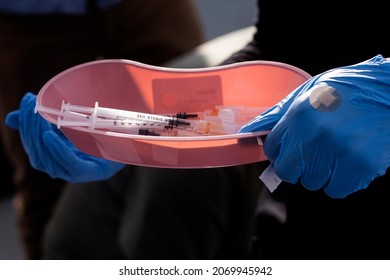 A Nurse Holds A Tray Of Syringes Containing The Pfizer COVID-19 Vaccine For Children 5 To 11 Years Old At Clinton Elementary School Friday, Nov. 5, 2021, In Compton, Calif.