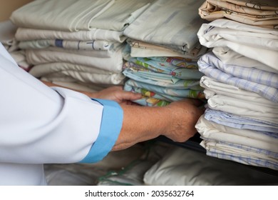 The Nurse Is Putting The Linen In The Closet. In The Hospital.