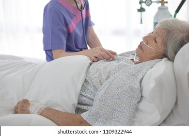 Nurse Screening Old Asian Patient , Elderly Health Care , Palliative Care