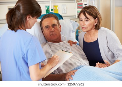Nurse Talking To Couple On Ward