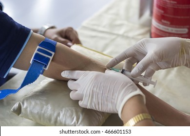 Nurses Are Employees Of Blood To Detect Diseases In The Annual Health Check, Which Is The Welfare Of The Employees Will Be Offered.