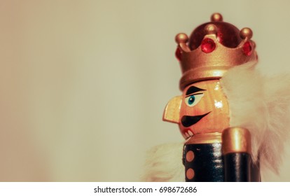 Nut cracker