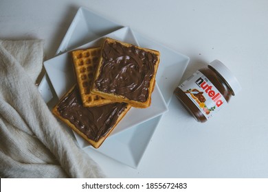 Nutella Waffle With A Simple Styling 