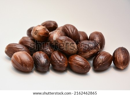 Nutmeg seeds with their shell.

