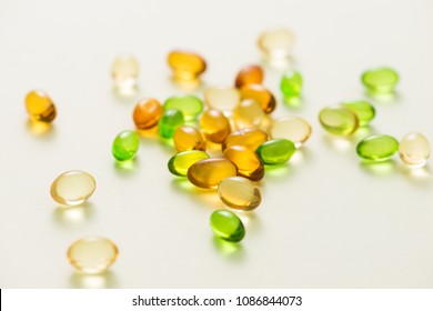 Nutrition And Vitamin Filling In Colorful Soft Gelatin Capsule