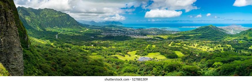 Nuuanu Pali lookout - Oahu, Hawaii