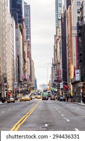 NY - MANHATTAN, 01 JAN 2015: Classic Scenario Of Traffic Jam Long The New York City Street