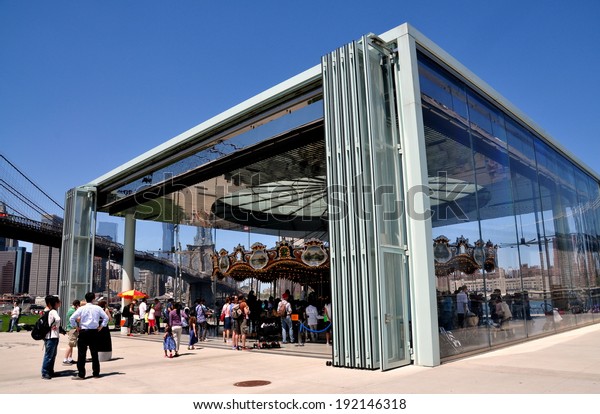 Nyc May 11 2014 Contemporary Glass Stock Photo Edit Now 192146318