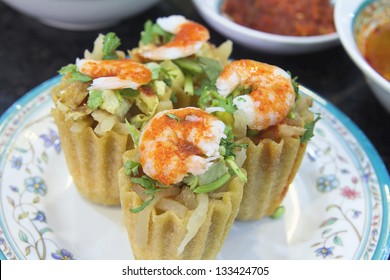 Nyonya Peranakan Kueh Pie Tee With Prawns And Chili Paste Closeup 2