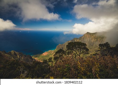 Pu’u O Kila Lookout Offering Panoramas Of The Valley, Ridged Mountains And Pacific Ocean At The Kauai Island Of Hawaii Archipelago