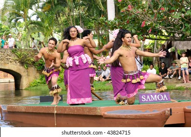 OAHU, HAWAII - DECEMBER 24: Polynesian Cultural Center. Students From Brigham Young University-Hawaii Perform A Traditional Samoan Dance On A Canoe On Christmas Eve, December 24, 2008