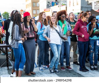 OAKLAND, CA-June 6, 2014: Diverse Crowd Of Hipsters And Artists Having Fun At The Monthly Oakland Art Murmur Street Festival, Which Attracts Visitors From All Over The San Francisco Bay Area.