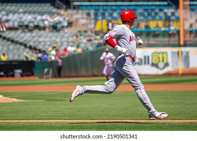 Oakland, California - August 10, 2022: Los Angeles Angels DH Shohei Ohtani Runs To First Base During A Game Against The Oakland Athletics At The Oakland Coliseum.