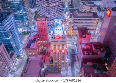 OAKLAND, CALIFORNIA / USA - OCTOBER 3, 2019: Oakland Tribune Tower At Night