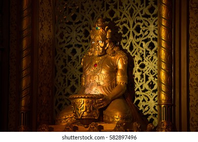 Oakland, CA/USA - 2/03/17 : Statue Inside The Fox Theater During The Run The Jewels Concert.  The Venue Is Art Deco Style Originally Opened In1928 Then Closed In 1970.  It Then Reopened 2009. 