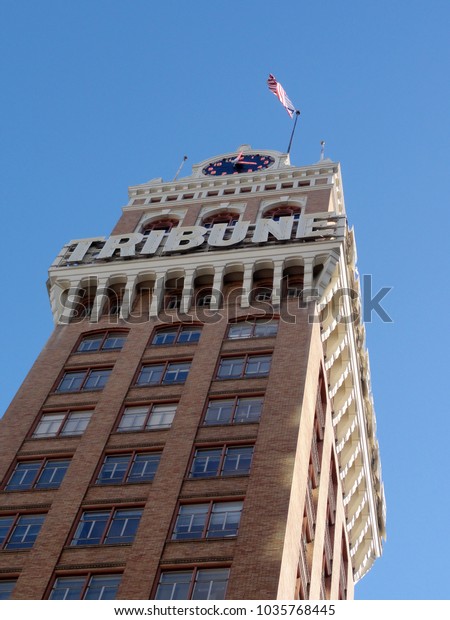 Oakland - February 22, 2011: Oakland Tribune Clock
Tower in Downtown Oakland, California.  The Tribune Tower is a
305-ft., 22-story building located in downtown Oakland, California.
Built in 1906.