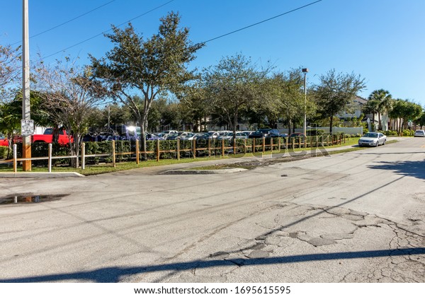 Oakland Park, Florida\
/ USA - 1/21/2019: Parked automobiles at the CARite used car lot\
off MLK Jr. Ave between Lauderdale Lakes and Wilton Manor. Do not\
block driveway sign.