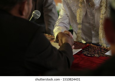 
Oath Of Allegiance From A Male Bride To Officer Or Penghulu