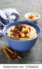 Oatmeal Porridge With Apple And Raisins