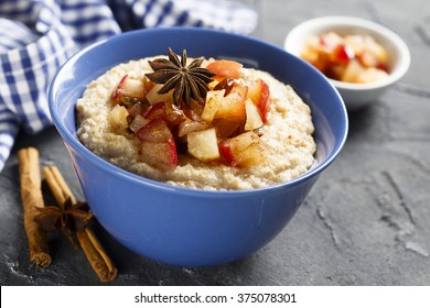 Oatmeal Porridge With Apple And Raisins