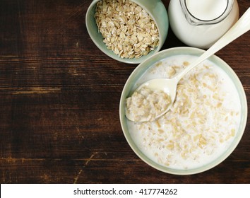 oatmeal porridge with milk - healthy breakfast