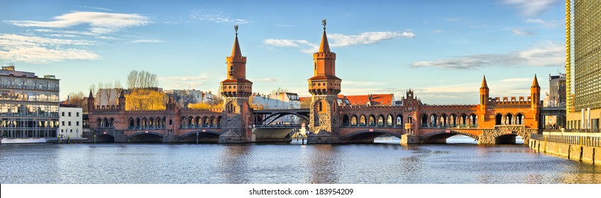 Oberbaum Bridge In Belin, Germany