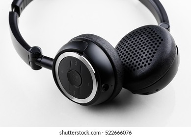 Object : wireless black headphone on white background / close up
