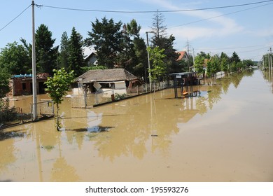 Obrenovac Serbia May 20 House Street Stock Photo 195593276 | Shutterstock