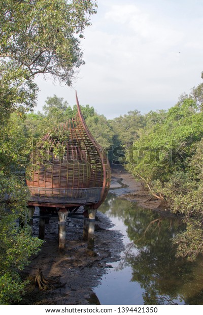 The observation point next to\
kingfisher pond in the Sungei Buloh wetland reserve Singapore.\
Its\
global importance as a stop-over point for migratory birds.\
