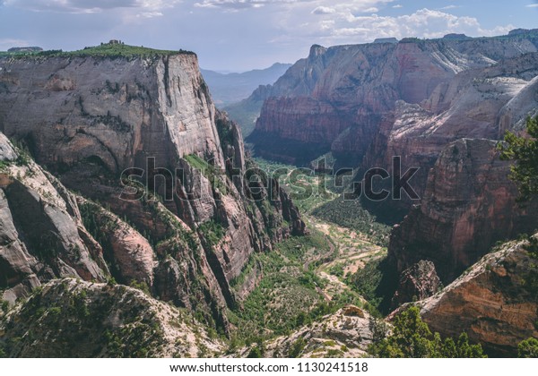 Observation point trail\
in Zion national\
park